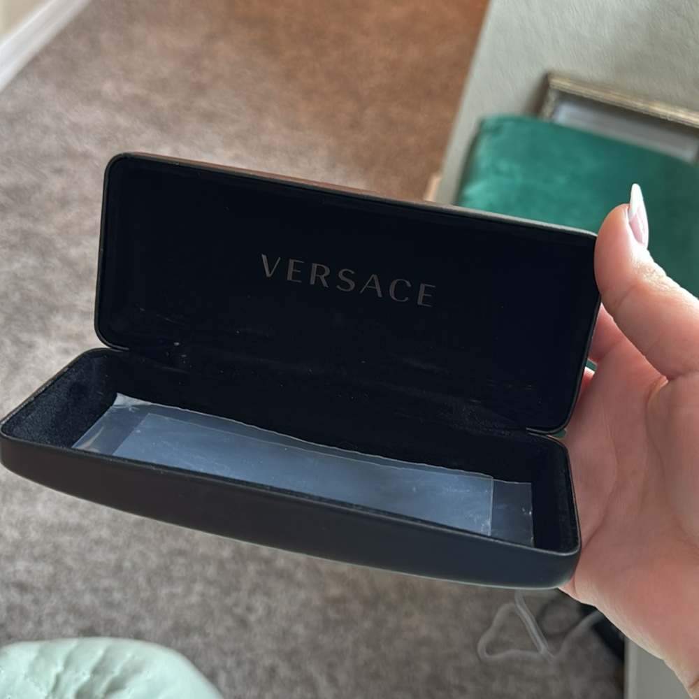 VERSACE SUNNIES 🖤 - Picture 6 of 6